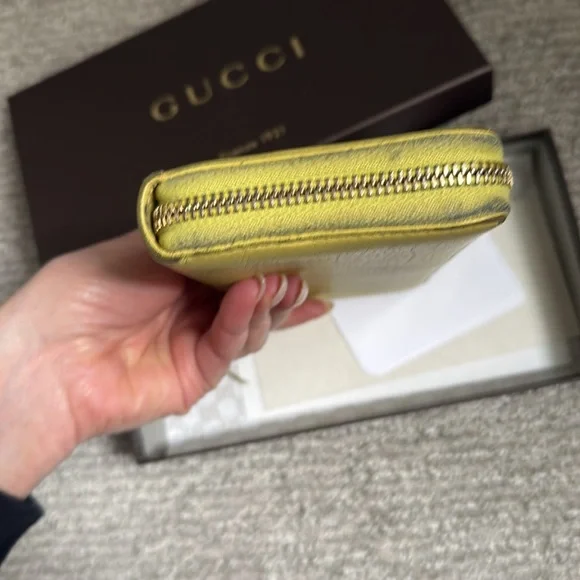 Gucci
Bamboo Accent Leather Continental Wallet - Picture 10 of 14